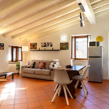 Casa Marilyn 데센자노델가르다